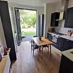 Quiet Stunning 2-Bedroom Flat With Private Garden