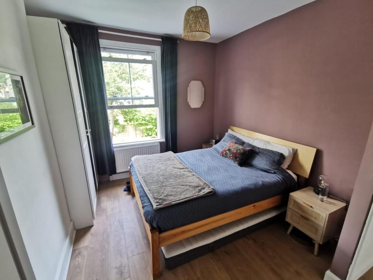 Quiet Stunning 2-bedroom Flat With Private Garden Casa vacanze
