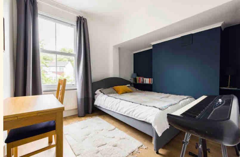 Quiet Stunning 2-bedroom Flat With Private Garden *