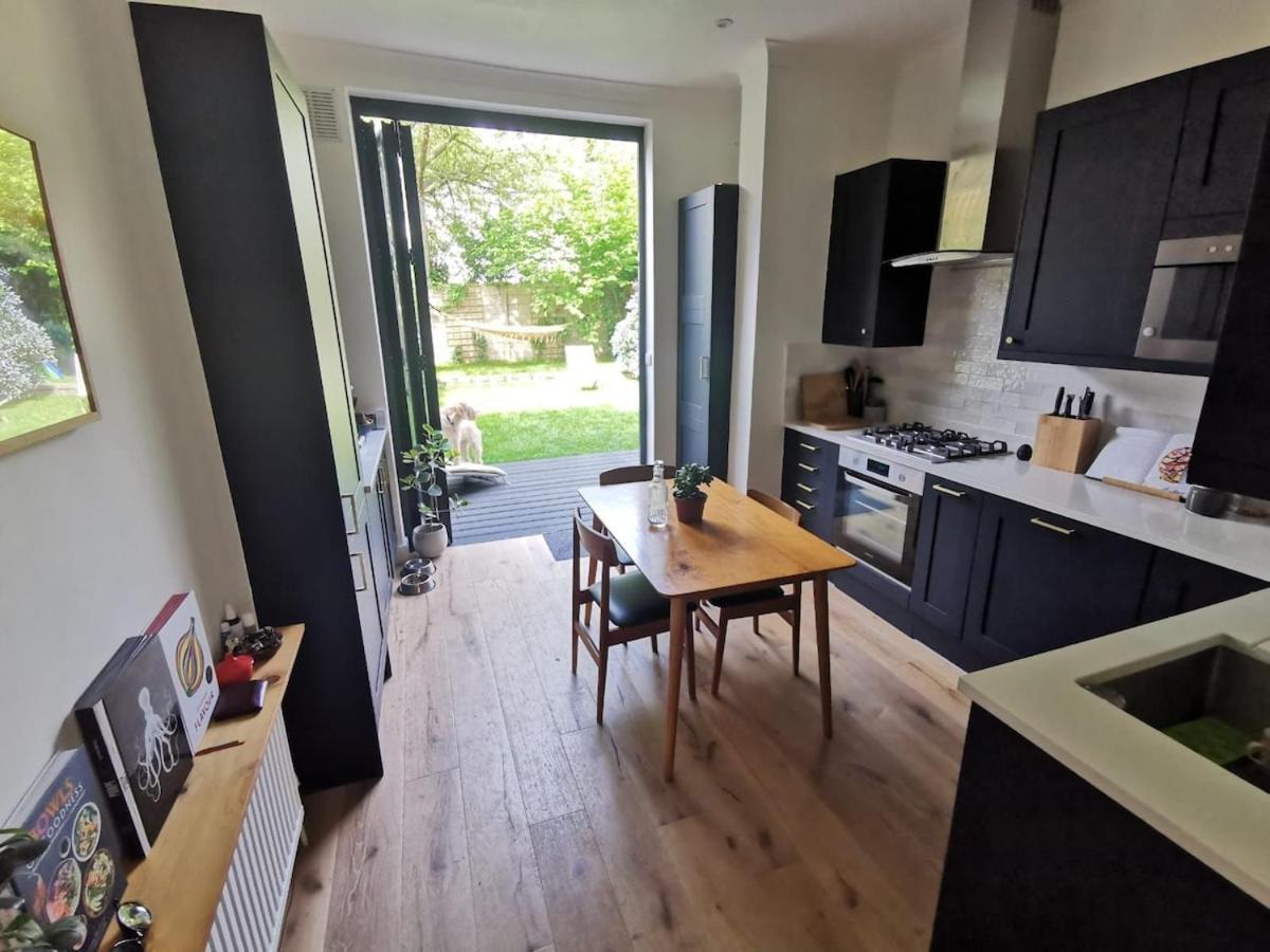 Casa vacanze Quiet Stunning 2-bedroom Flat With Private Garden Londra