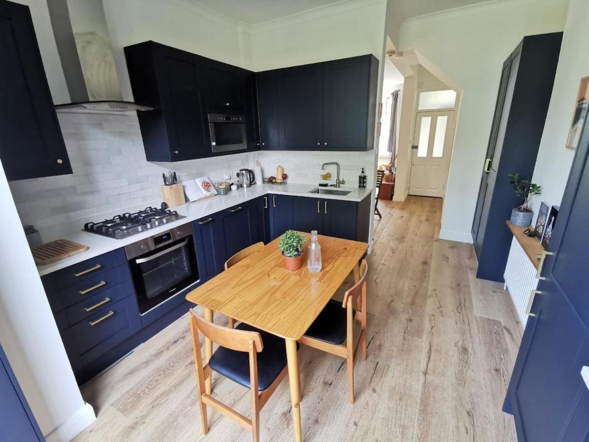 Quiet Stunning 2-bedroom Flat With Private Garden *